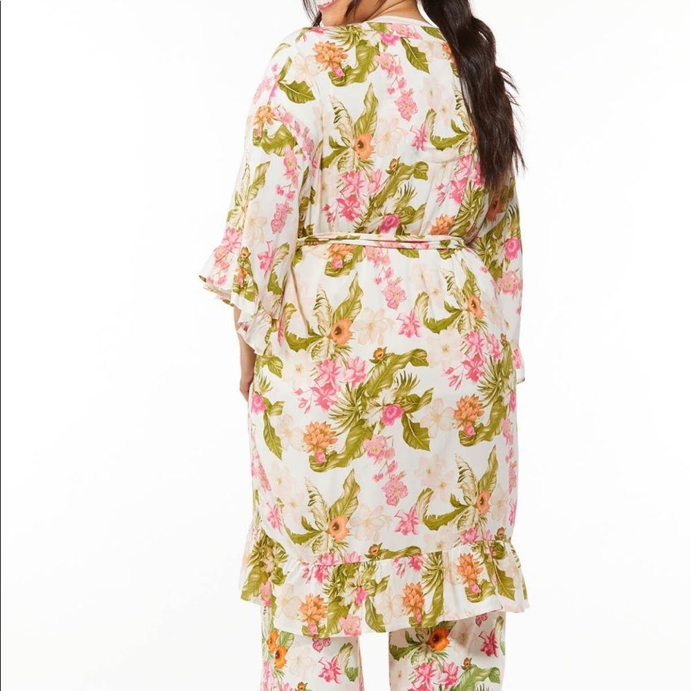 Tropical Sleep Robe - Picture 2 of 7